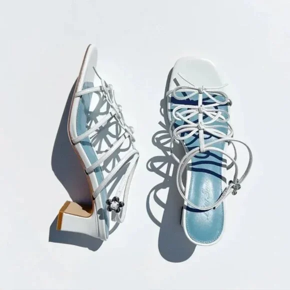 Lisa Says Gah Carrie Bow Sandal in Cloud/Sky (White), Size 9 - Picture 2 of 7